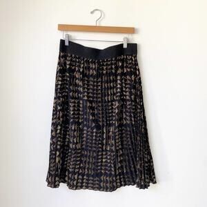 LuLaRoe Elegant Jill Pleated Skirt. Black & Gold